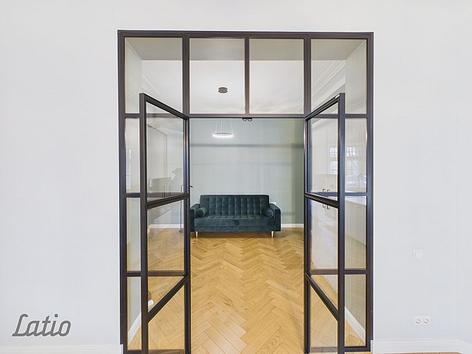 Izīrē elegantu un gaumīgi renovētu 3 istabu dzīvokli pašā Rīgas centrā  Brīvības ielā. Dzīvoklis apv Рига - изображение 3