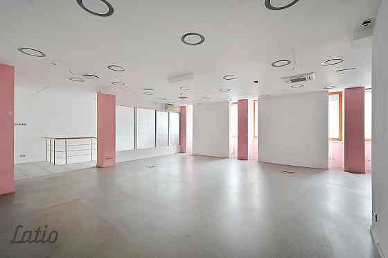 Nomai tiek piedāvātas plašas un funkcionālas komerctelpas vienā no Rīgas aktīvākajām ielām  Krišjāņa Rīga