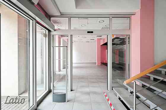 Nomai tiek piedāvātas plašas un funkcionālas komerctelpas vienā no Rīgas aktīvākajām ielām  Krišjāņa Rīga