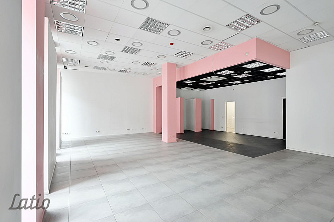 Nomai tiek piedāvātas plašas un funkcionālas komerctelpas vienā no Rīgas aktīvākajām Rīga - foto 4