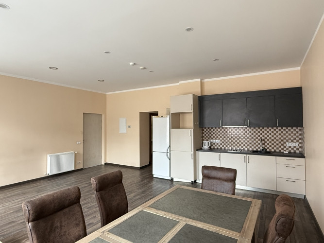 Продаётся квартира  высокий первый этаж в фасадном здании на улице Латгалес, в Рига - изображение 2