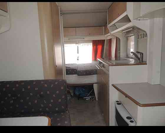 Прекрасный и очень ухоженный прицеп KIP 440 Grey-Line с двумя зонами отдыха, тентом, 3-точечным... Рига