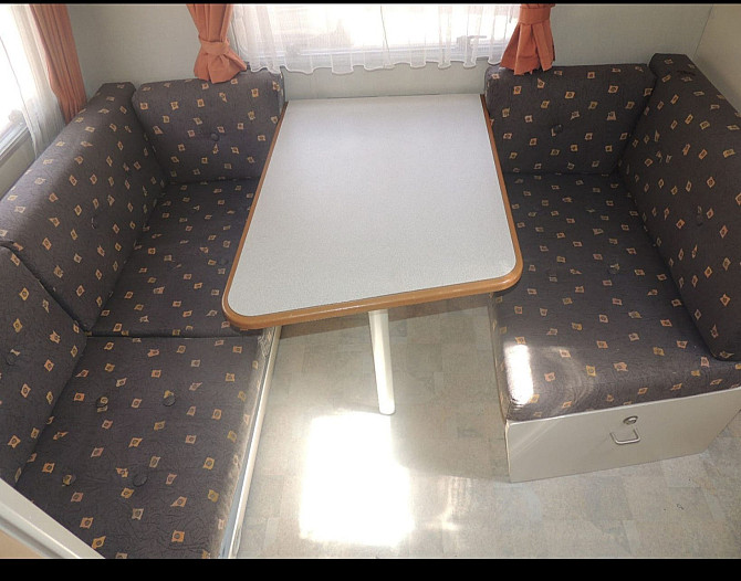 Прекрасный и очень ухоженный прицеп KIP 440 Grey-Line с двумя зонами отдыха, тентом, 3-точечным... Рига - изображение 7