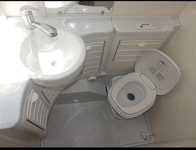 Прекрасный и очень ухоженный прицеп KIP 440 Grey-Line с двумя зонами отдыха, тентом, 3-точечным... Рига - изображение 6