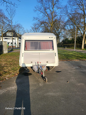 Прекрасный и очень ухоженный прицеп KIP 440 Grey-Line с двумя зонами отдыха, тентом, 3-точечным... Рига - изображение 1