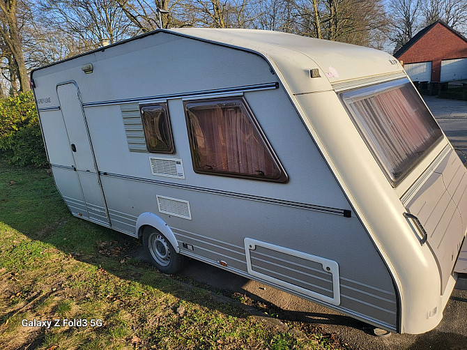 Прекрасный и очень ухоженный прицеп KIP 440 Grey-Line с двумя зонами отдыха, тентом, 3-точечным... Рига - изображение 2