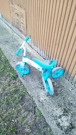 Pārdodu bērnu trīsriteni , ar saliekamiem un noņemamiem riteniem. Рига - изображение 2