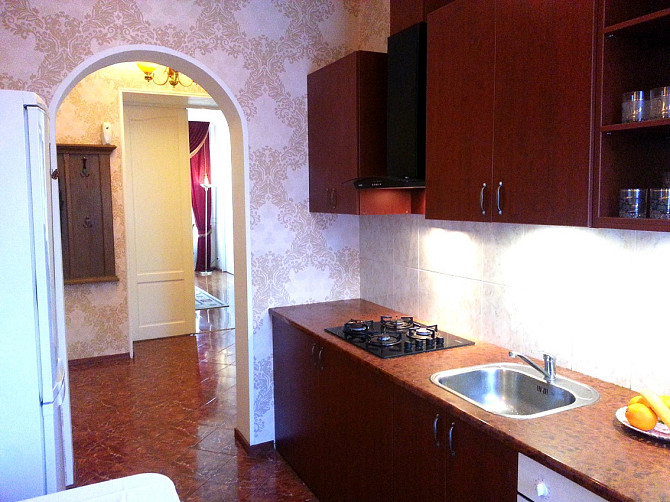 Солнечная, меблированная, удобная квартира. Фасадный дом, окна выходят на обе... Рига - изображение 6