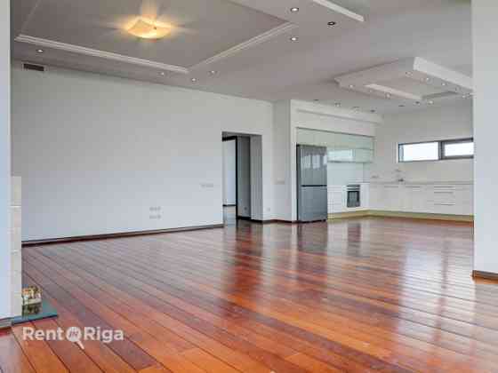 Предлагаем в аренду изысканную, светлую и просторную квартиру-лофт по одному из Rīga
