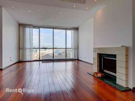 Предлагаем в аренду изысканную, светлую и просторную квартиру-лофт по одному из Rīga