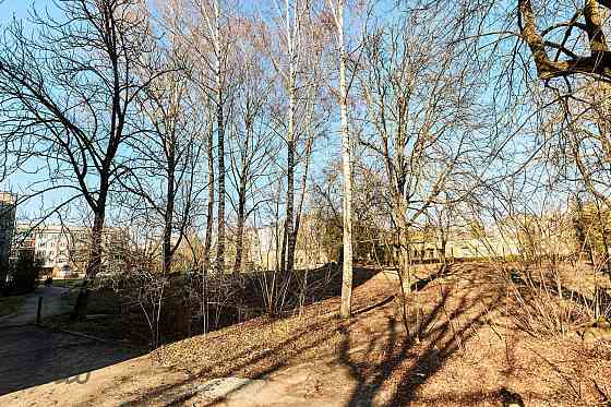 Izcils investīciju objekts klusā Rīgas rajonā.

Pārdošanā 1872 m zemes gabals privātai apbūvei vai i Рига