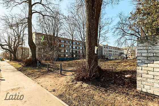 Izcils investīciju objekts klusā Rīgas rajonā.

Pārdošanā 1872 m zemes gabals privātai apbūvei vai i Рига