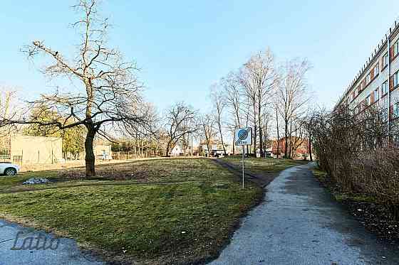 Izcils investīciju objekts klusā Rīgas rajonā.

Pārdošanā 1872 m zemes gabals privātai apbūvei vai i Рига