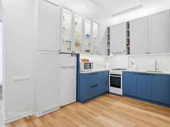 Izīrē klusu un mājīgu 2 istabu dzīvokli!  Dzīvoklis ir gaišs, pilnībā aprīkots un tam ir atsevišķa i Rīga