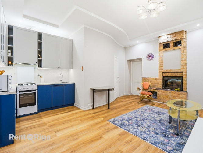 Izīrē klusu un mājīgu 2 istabu dzīvokli!  Dzīvoklis ir gaišs, pilnībā aprīkots un tam ir Rīga - foto 3