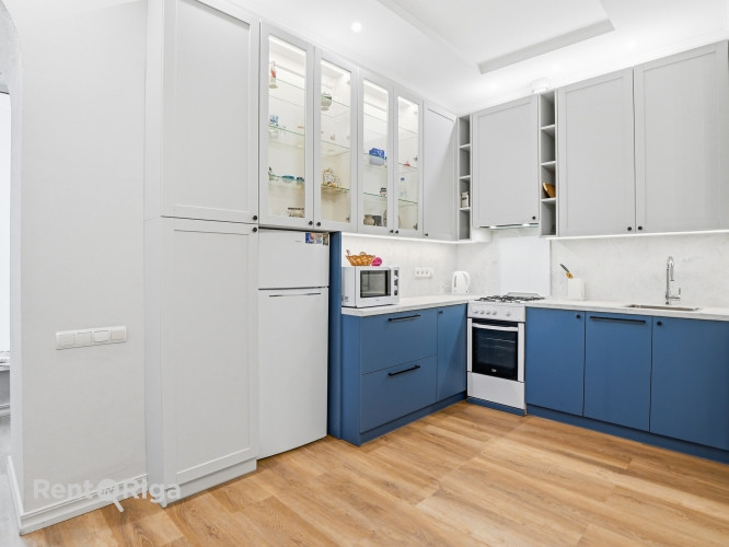 Izīrē klusu un mājīgu 2 istabu dzīvokli!  Dzīvoklis ir gaišs, pilnībā aprīkots un tam ir Rīga - foto 4