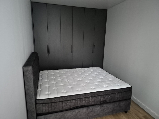 Izīrē stilīgu un moderni iekārtotu 2 istabu dzīvokli!  Ienākot dzīvoklī ir neliels Rīga - foto 7