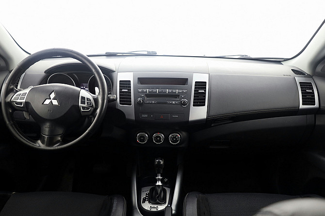 Mitsubishi Outlander Luxury Facelift ATM 2.2 Di-D 115kW Tallina - foto 5