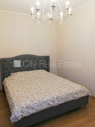 Jaunceltne, labiekārtota apzaļumota teritorija, pagalmā bērnu spēļu laukums, teritorijas Rīga - foto 20