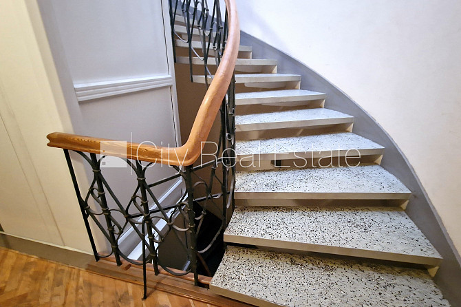 Фасадный дом, реновированный дом, вход с улицы, лифт, лестничная клетка после Рига - изображение 19