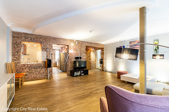 Фасадный дом, реновированный дом, вход с улицы, лифт, лестничная клетка после Рига - изображение 1