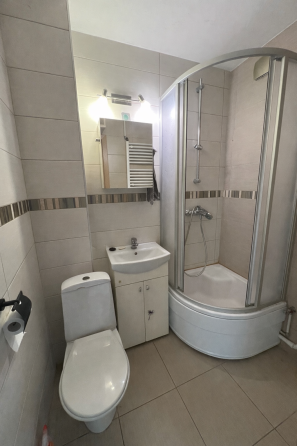 Pārdodu 3 istabu dzīvokli Juglā, Juglas ielā 5 Tiek piedāvāts gaišs un funkcionāli ērts 3 istabu... Рига