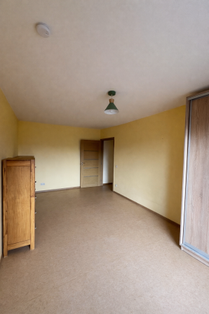 Pārdodu 3 istabu dzīvokli Juglā, Juglas ielā 5
Tiek piedāvāts gaišs un funkcionāli ērts 3 istabu... Рига - изображение 2