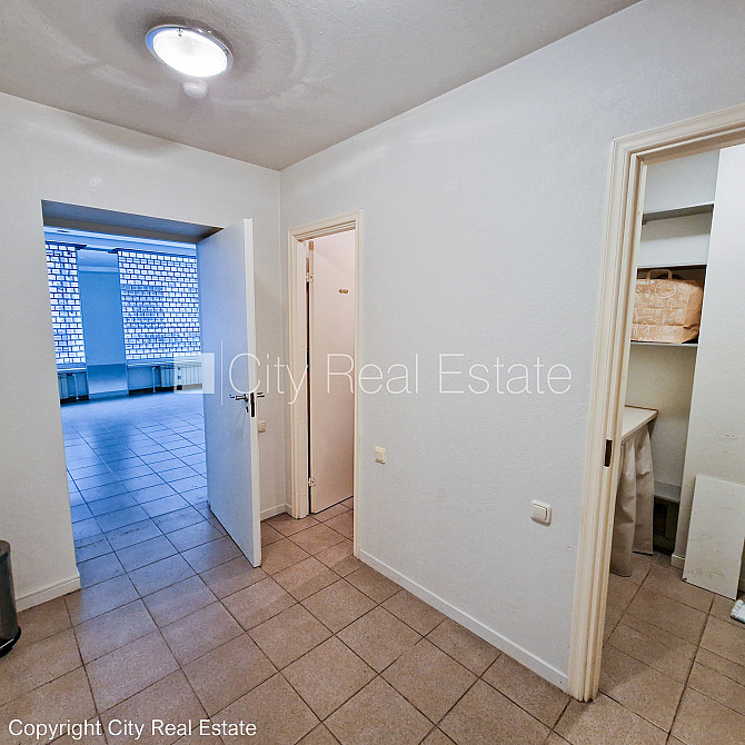 Fasādes māja, viena kvadrātmetra apsaimniekošanas maksa mēnesī  0,38 EUR, ieeja no ielas, Rīga - foto 9