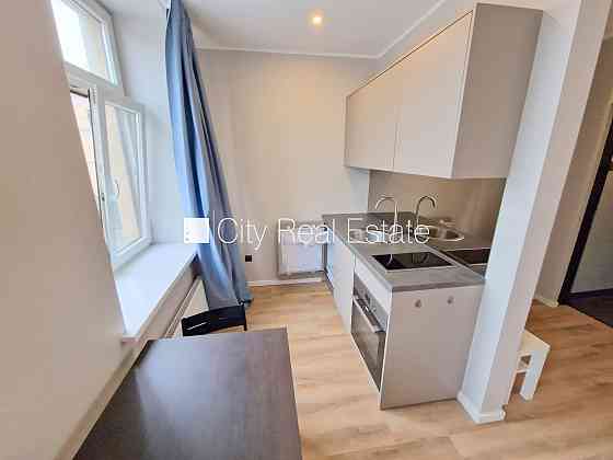 Фасадный дом, реновированный дом, закрытый двор, вход с улицы и со двора, Рига