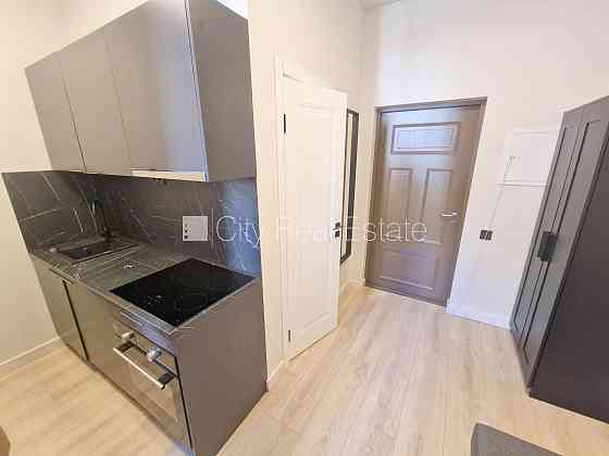 Фасадный дом, реновированный дом, закрытый двор, охраняемая территория, вход с Рига