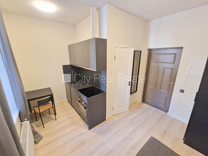 Fasādes māja, renovēta māja, slēgts pagalms, apsargāta teritorija, ieeja no ielas un pagalma, Rīga - foto 1