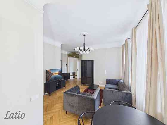 Izīrē gaumīgu un gaišu 3-istabu dzīvokli Rīgas centrā, Stabu ielā. 

Ļoti laba atrašanās vieta  tuvu Rīga