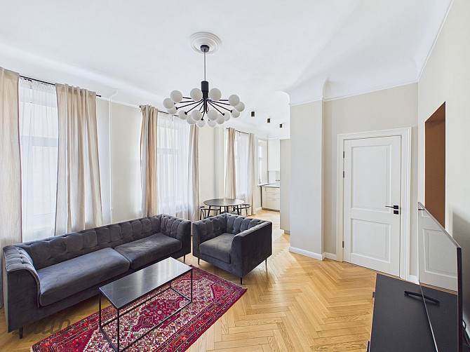 Izīrē gaumīgu un gaišu 3-istabu dzīvokli Rīgas centrā, Stabu ielā. 

Ļoti laba atrašanās vieta  tuvu Рига - изображение 2