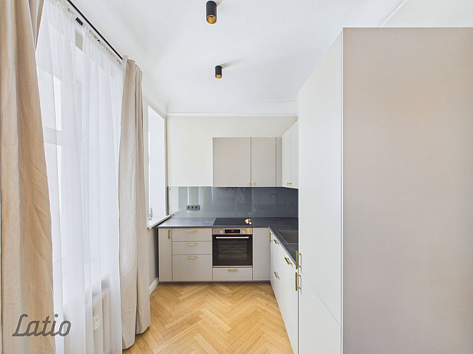 Izīrē gaumīgu un gaišu 3-istabu dzīvokli Rīgas centrā, Stabu ielā. 

Ļoti laba atrašanās vieta  tuvu Рига - изображение 3