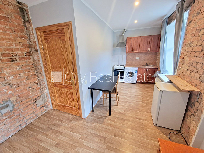 Pagalma ēka, renovēta māja, slēgts pagalms, ieeja no pagalma, kāpņu telpa pēc kosmētiskā Rīga - foto 2