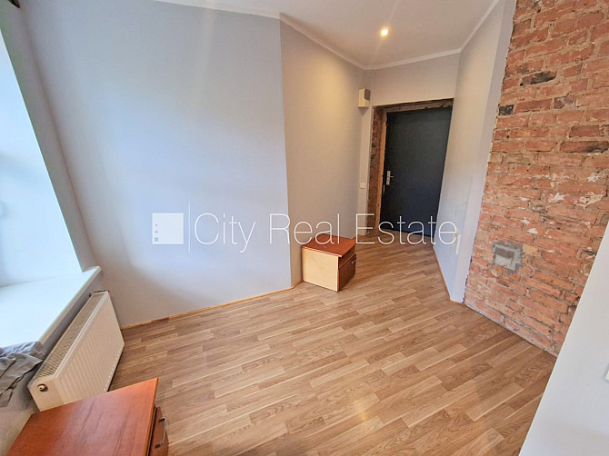 Pagalma ēka, renovēta māja, slēgts pagalms, ieeja no pagalma, kāpņu telpa pēc kosmētiskā Rīga - foto 7