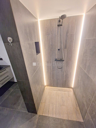 Fasādes māja, renovēta māja, ieeja no ielas, logi vērsti uz ielas pusi, divstāvīgs, studio Rīga - foto 17