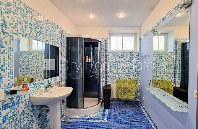 Zeme īpašumā, privātmāja, jaunceltne, labiekārtota apzaļumota teritorija 1705 m2, bruģēts Jūrmala - foto 14