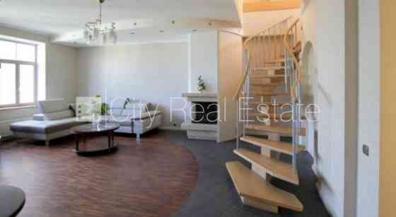 Фасадный дом, реновированный дом, заменены инженерные коммуникации, поменянное Rīga