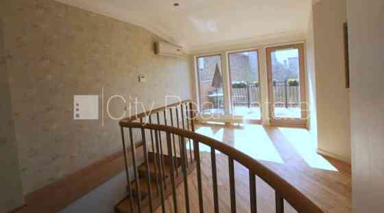 Эта квартира сдается в аренду посуточно (краткосрочная аренда), стоимость аренды Rīga