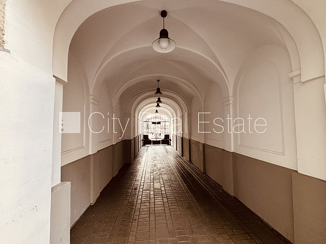 Renovēta māja, logi vērsti uz pagalma pusi, viesistaba, viena telpa caurstaigājama, virtuve, Rīga - foto 13