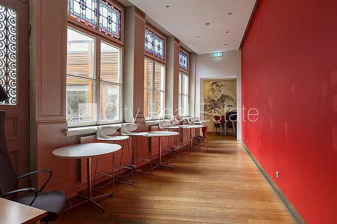 Fasādes māja, renovēta māja, ieeja no ielas, kāpņu telpa pēc kapitālā remonta, logi Rīga - foto 17