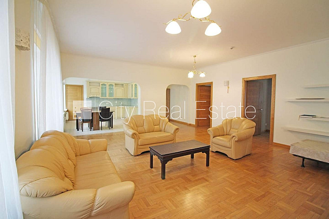 Fasādes māja, renovēta māja, slēgts pagalms, ir lifts, kāpņu telpa pēc kapitālā remonta, Rīga - foto 2