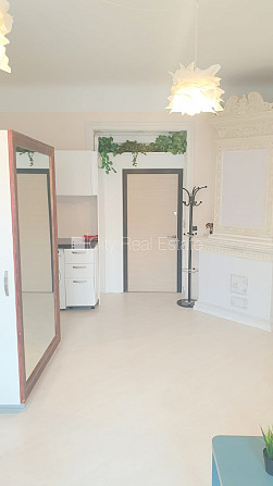 Fasādes māja, renovēta māja, ieeja no ielas, ir lifts, kāpņu telpa pēc kosmētiskā remonta, Rīga - foto 18