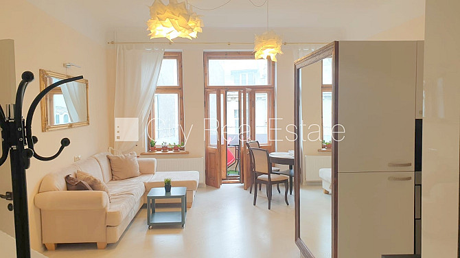 Fasādes māja, renovēta māja, ieeja no ielas, ir lifts, kāpņu telpa pēc kosmētiskā remonta, Rīga - foto 1