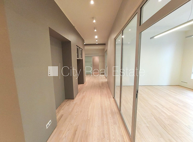 Fasādes māja, renovēta māja, slēgts pagalms, ieeja no ielas, kāpņu telpa pēc kapitālā Rīga - foto 4