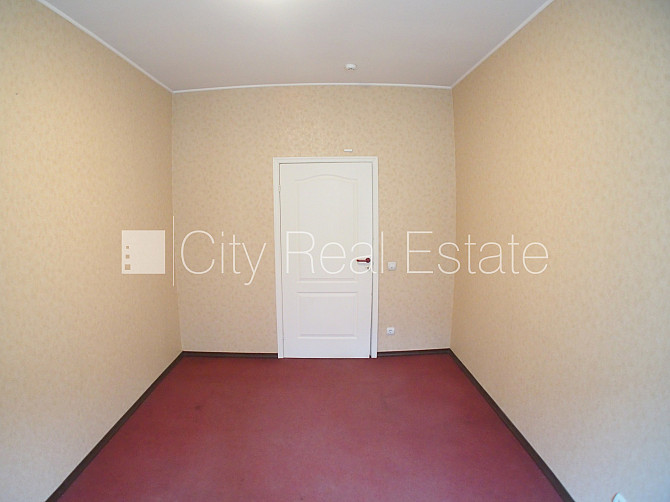 Фасадный дом, вход с улицы, лифт, лестничная клетка после косметического ремонта, Рига - изображение 4