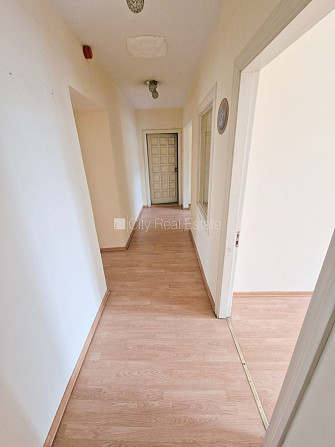 Fasādes māja, renovēta māja, ieeja no ielas, ir lifts, kāpņu telpa pēc kosmētiskā remonta, Rīga - foto 15