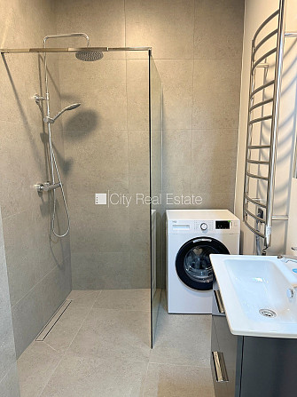 Pagalma ēka, renovēta māja, slēgts pagalms, ieeja no ielas un pagalma, kāpņu telpa pēc Rīga - foto 11