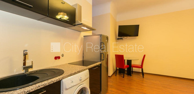 Pagalma ēka, renovēta māja, slēgts pagalms, objektu apsargā fiziskā apsardze, ieeja no Rīga - foto 2